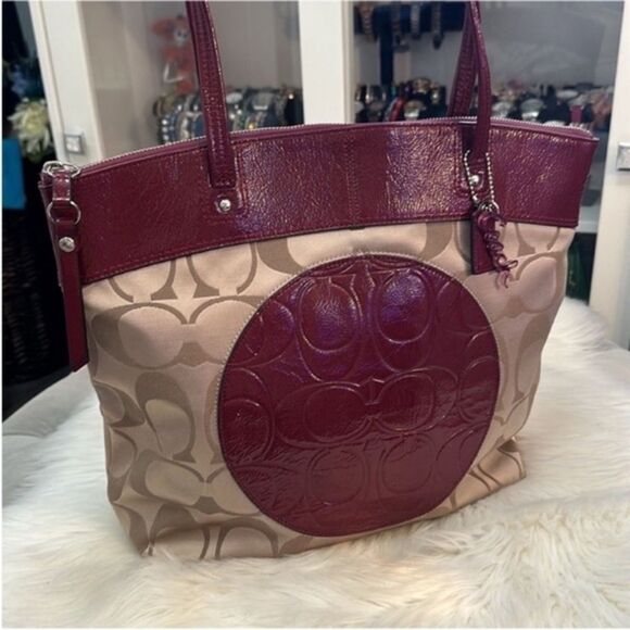 Coach Shoulder Tote Handbag Berry Leather & Khaki Large LIKE NEW! - Picture 1 of 8